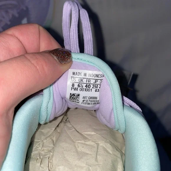 Adidas Shoes - Picture 6 of 7